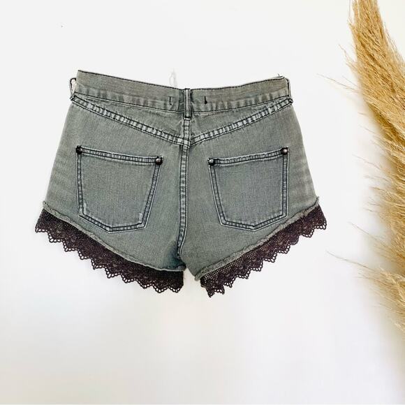 FP FREE PEOPLE Washed Black Grey Lace Trim Cutoff Distressed Mini Jean Shorts 24 - Picture 4 of 5